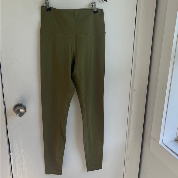 lululemon athletica Olive Green Leggings size 6 - Picture 1 of 4